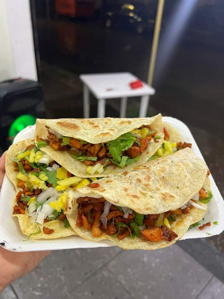 4 Tacos de Harina con Pastor