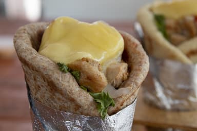 Jacinto de Pollo con Pan Integral