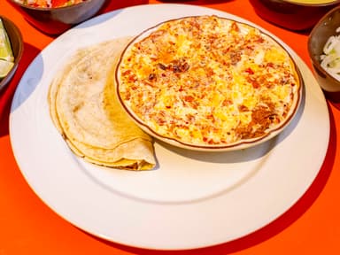 Queso Fundido con Chorizo
