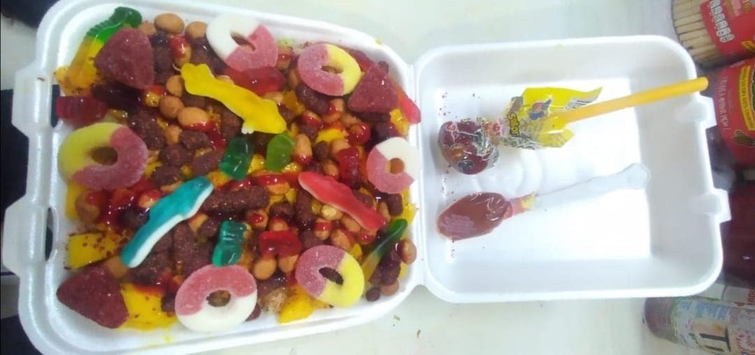 Charola Loka Gomimango