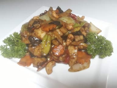 Pollo Szechuan con Semillas de Marañón Picante