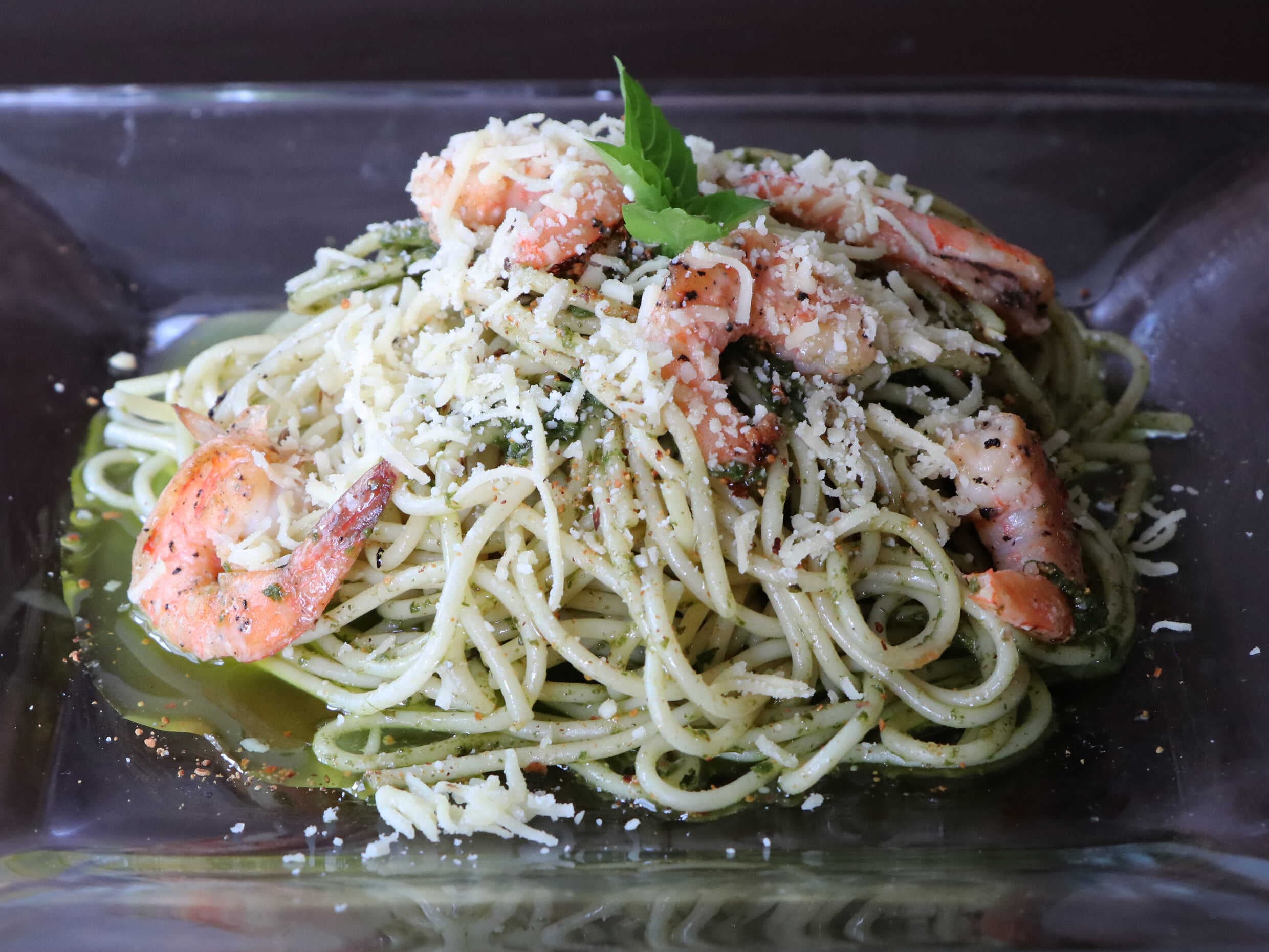 Pasta al Pesto con Camarones