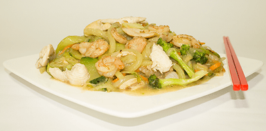 Chop suey Pollo y Camarón