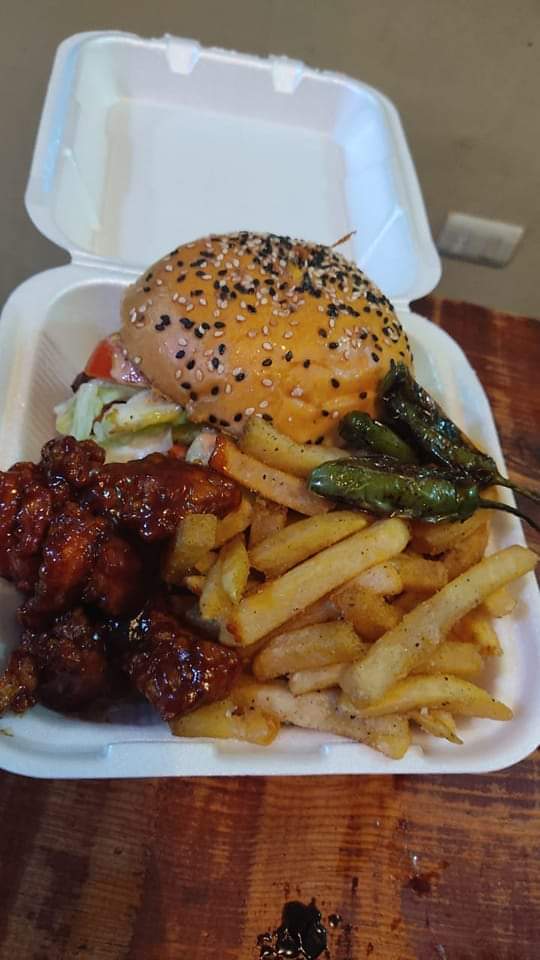 Hamburguesa con Boneless y Papas