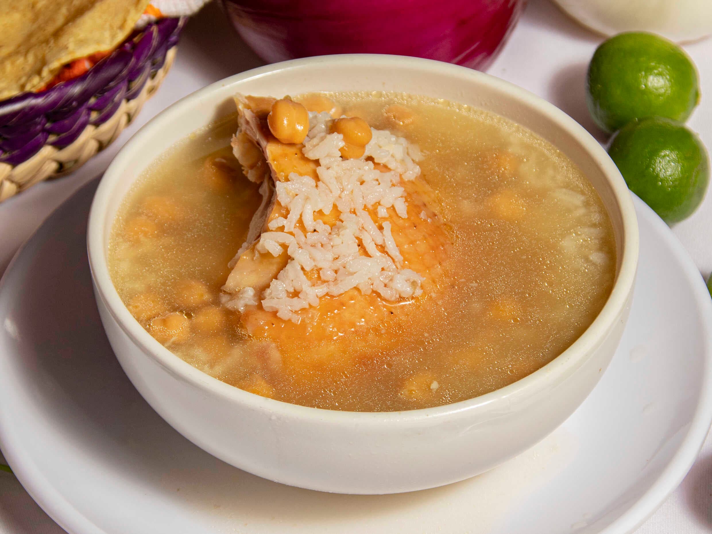 Desayuno de Caldo con Huacal