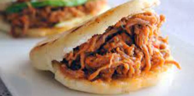 Arepa Venezolana de Carne+ Bebida
