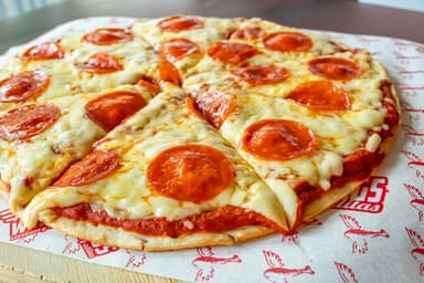 Pizza pepperoni mediana