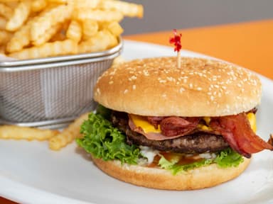 Hamburguesa Tukasa + Papas