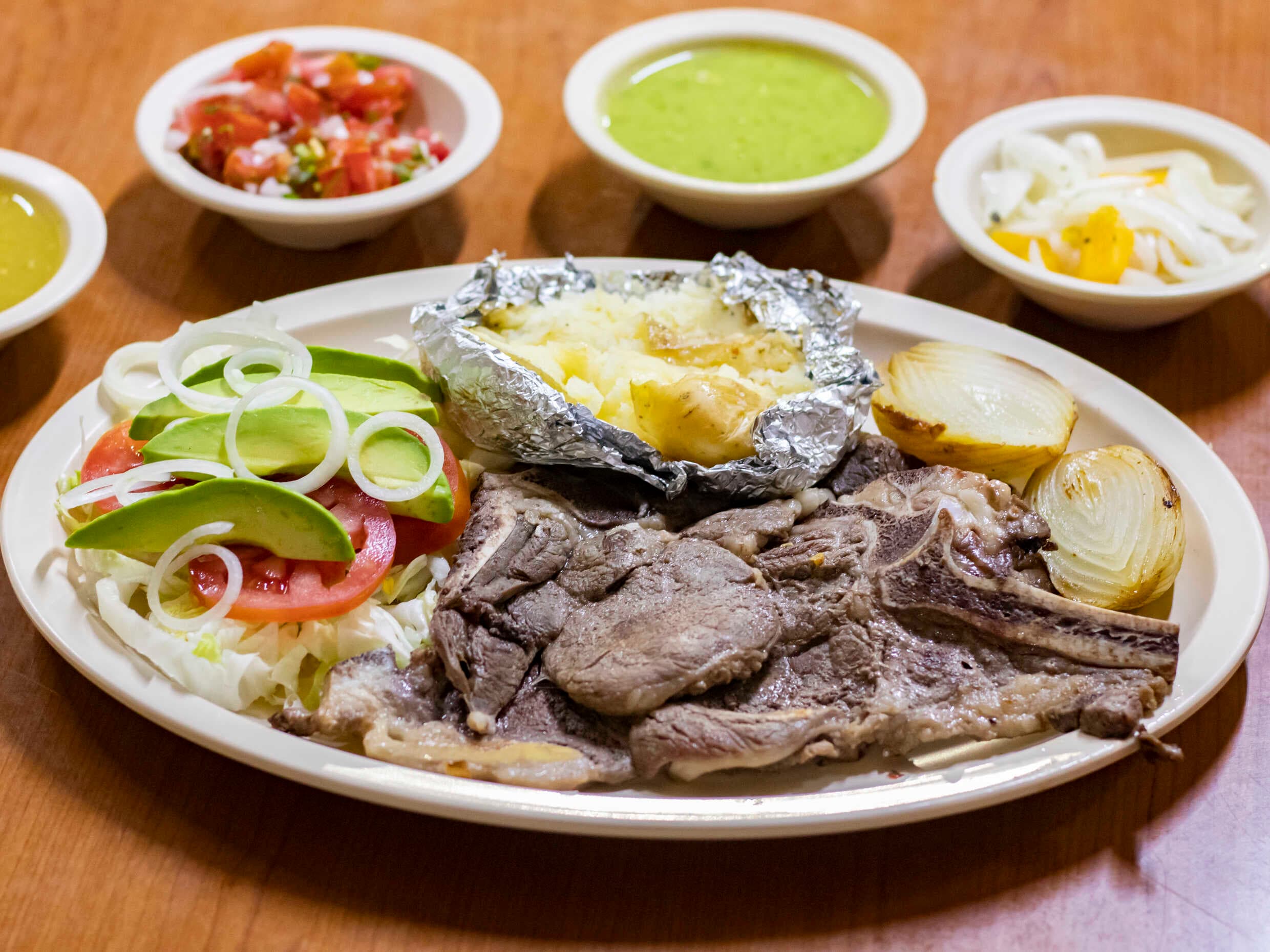 Arrachera Asada con Ensalada