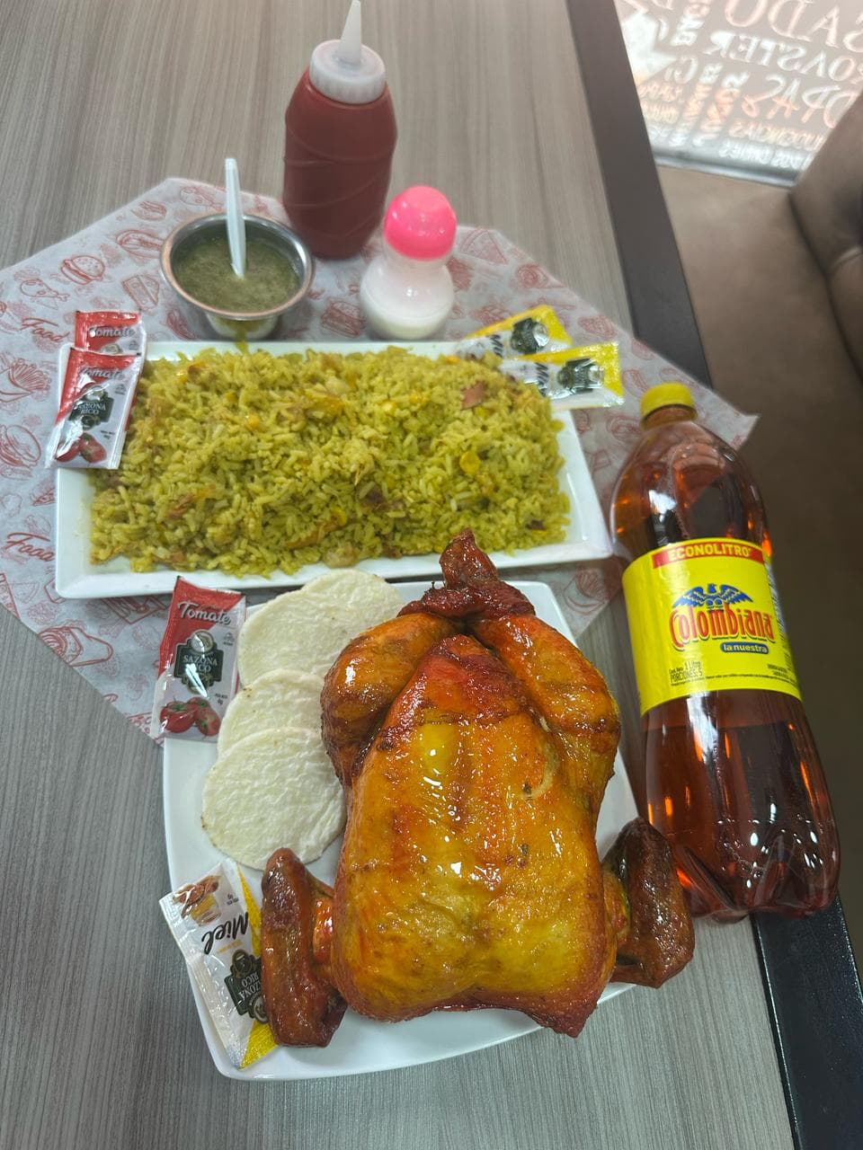 Arroz Paisa + 1 Pollo Asado