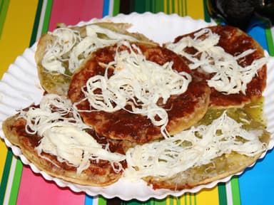 Chalupas con Quesillo