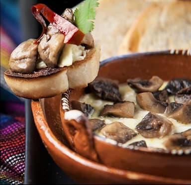 Queso Fundido con Champiñones