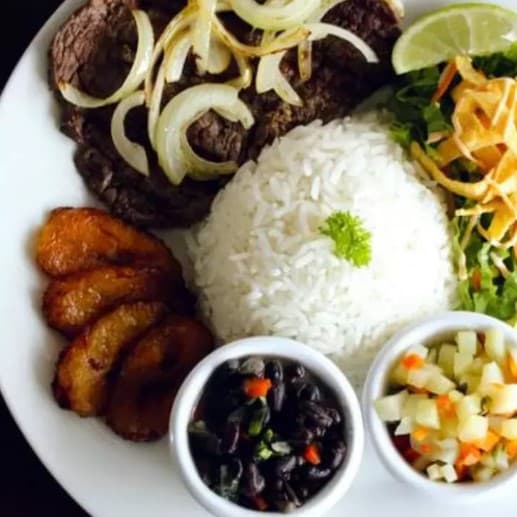 Casado Tipico Con Chicharron
