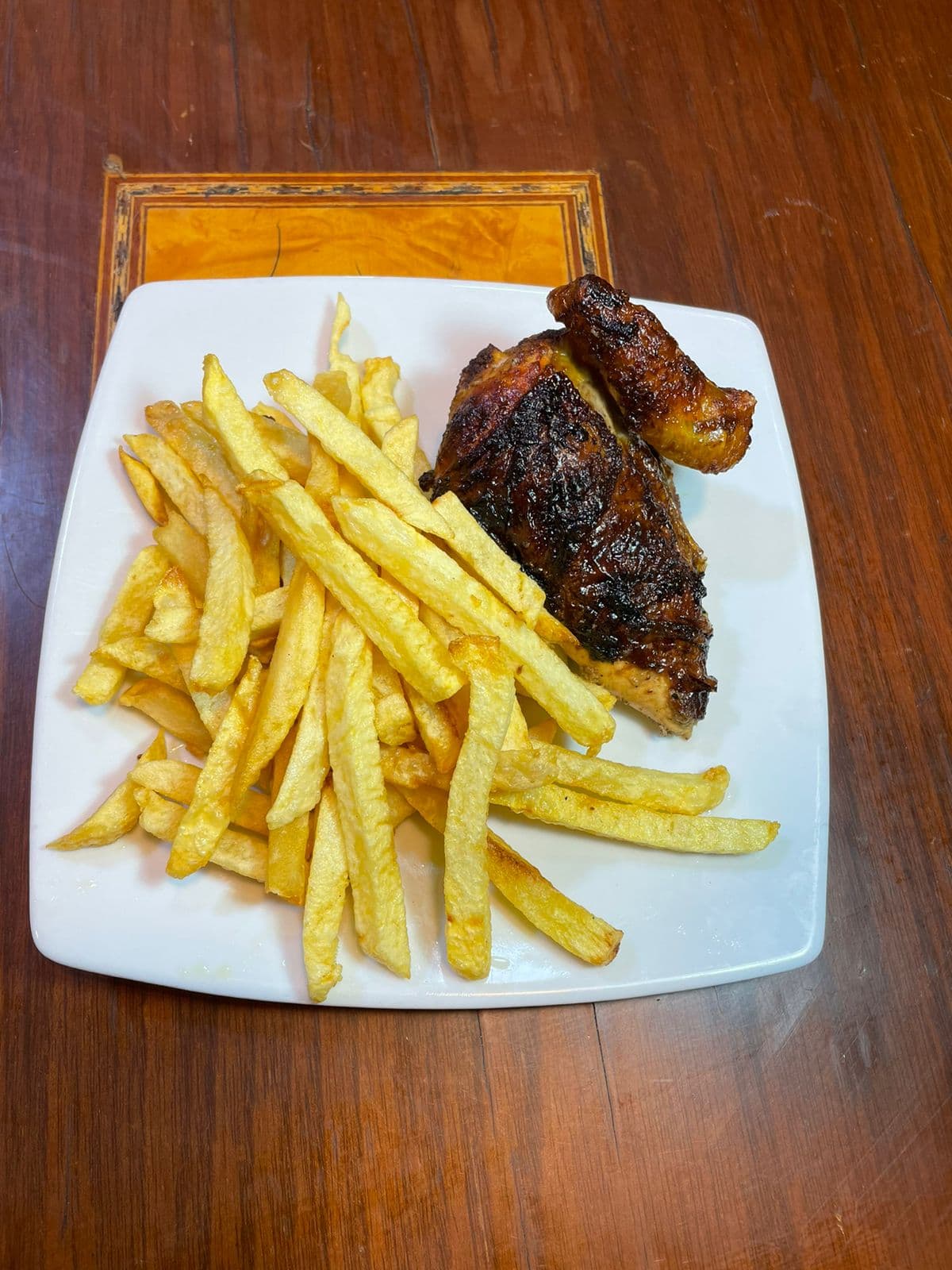 1/4 de Pollo a la Brasa.