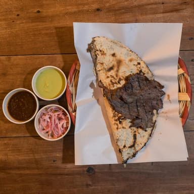 Tlayudas con Tasajo