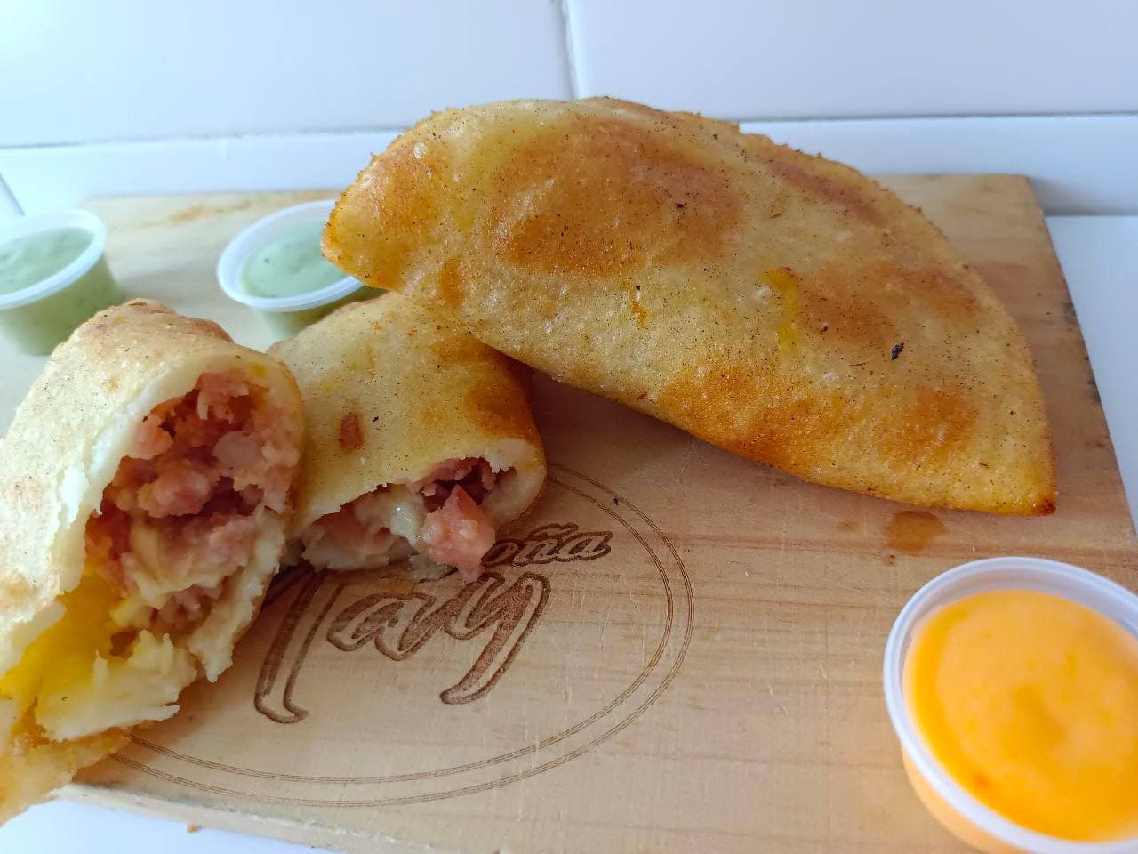 Empanada de Tocineta con Queso