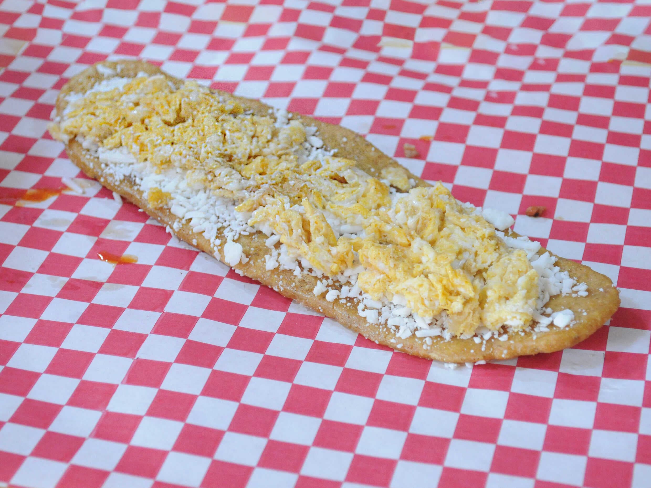HUARACHE CON HUEVO AL GUSTO