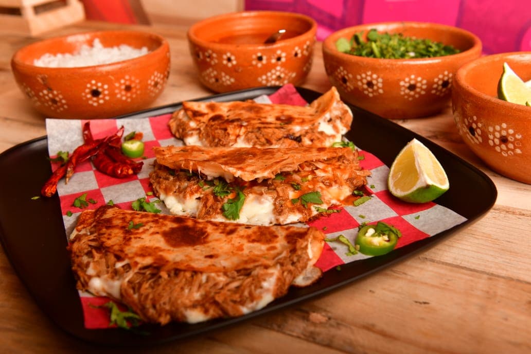 Quesabirria Harina con Queso.