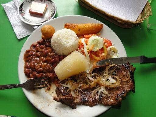 Almuerzo Corriente con Hígado