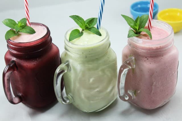Batidos con helado Banano, Fresa bola frutos rojos