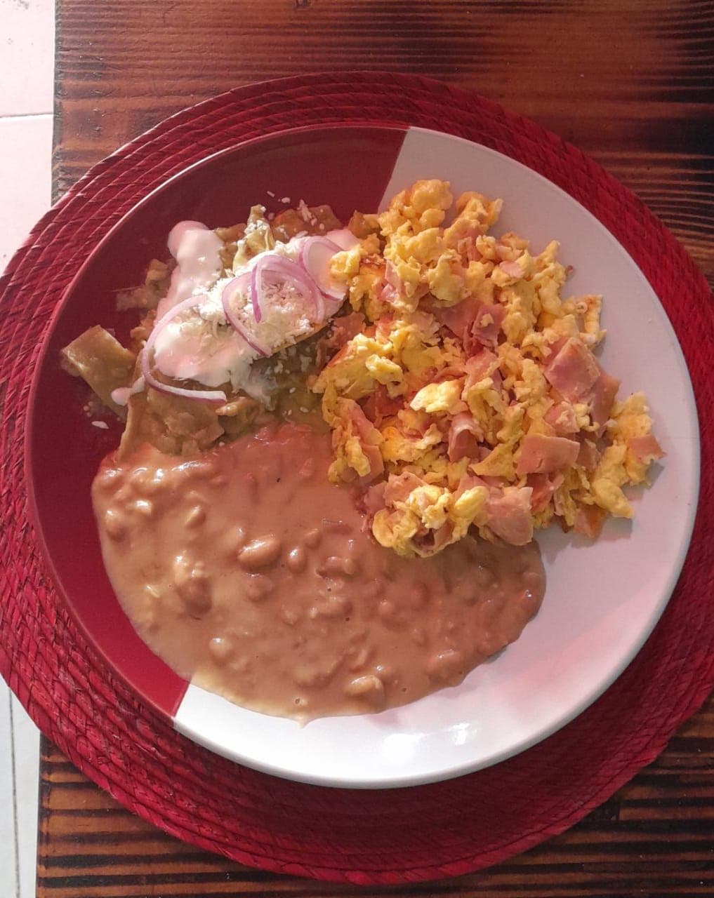 Combo Desayunos- Huevo revuelto en salsa roja
