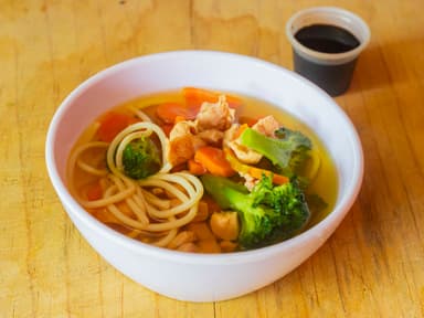 Sopa de Verduras con Tallarines