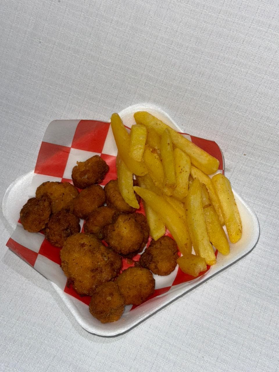 Palomitas de Pollo Marinadas más Papas