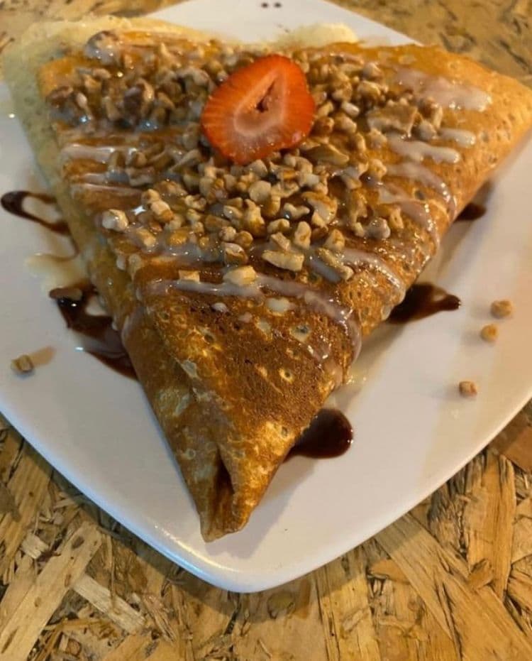 Crepa con Cajeta y Nuez