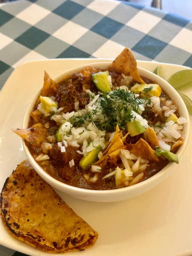 Sopa de Birria + agua fresca