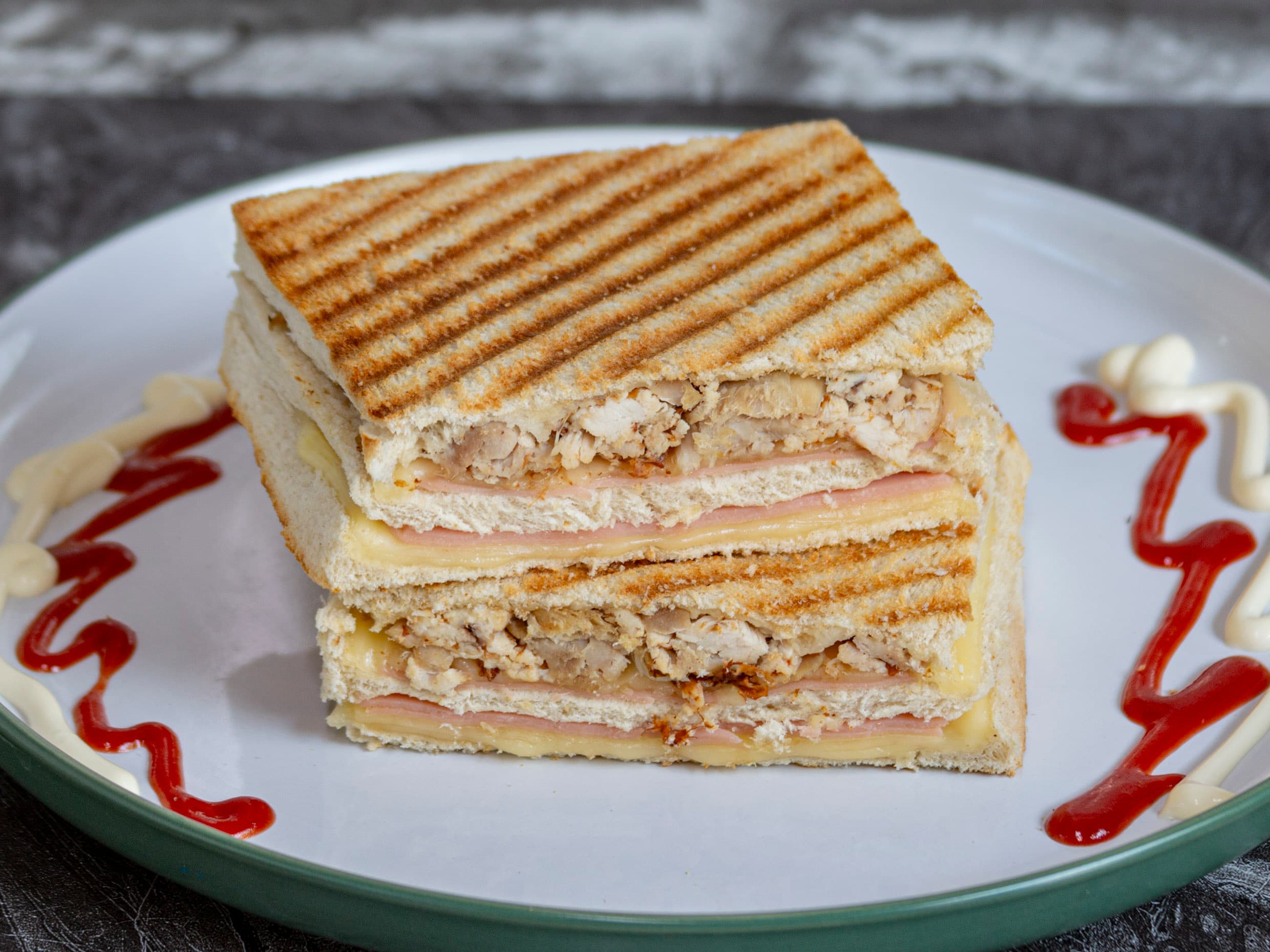 Sándwich Mixto de Pollo