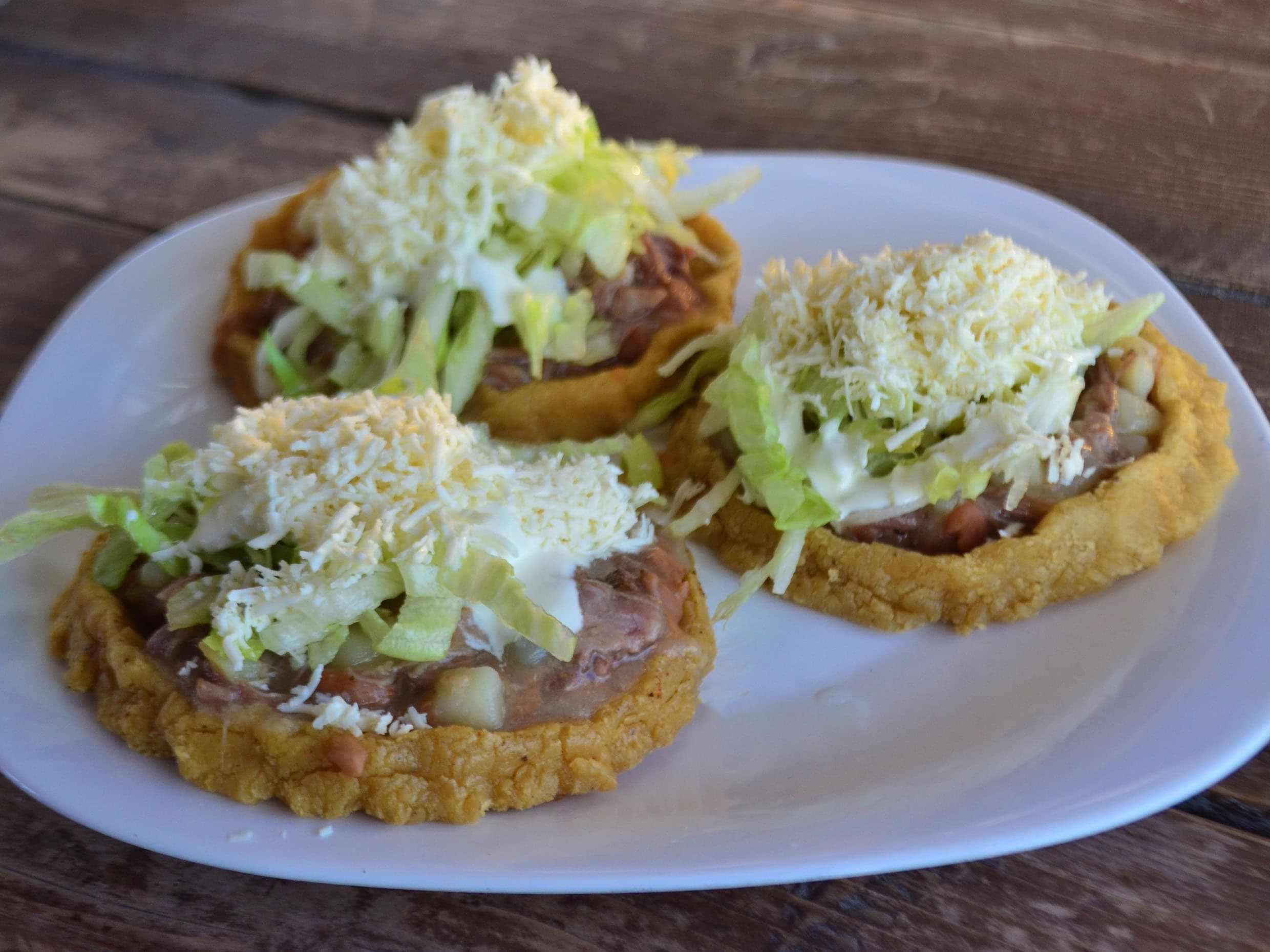 Orden de 3 Sopes de Deshebrada