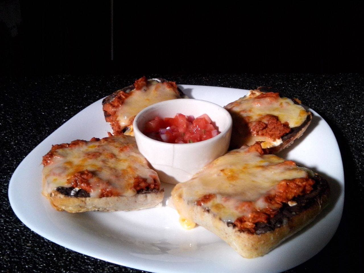 Molletes con Arrachera