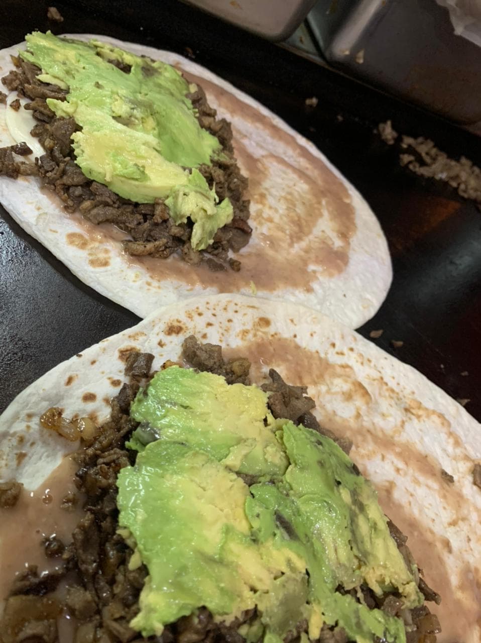 Montado de Bistec con Aguacate