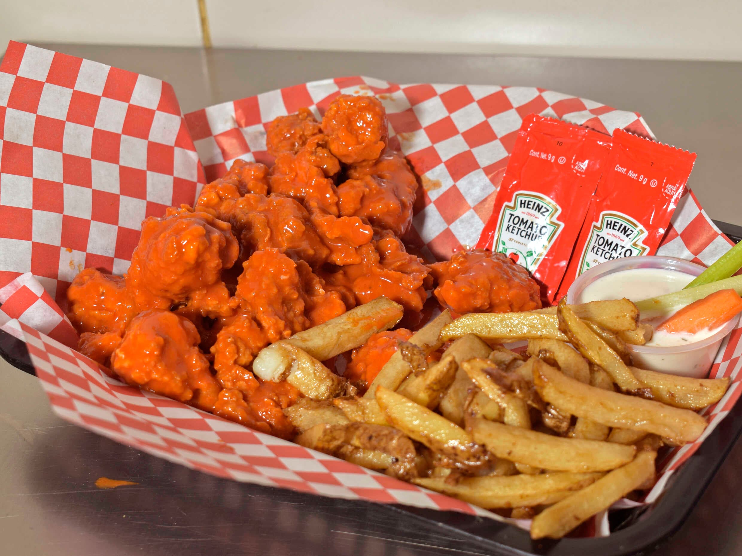 12 Boneless Apio y Rach Zanahoria