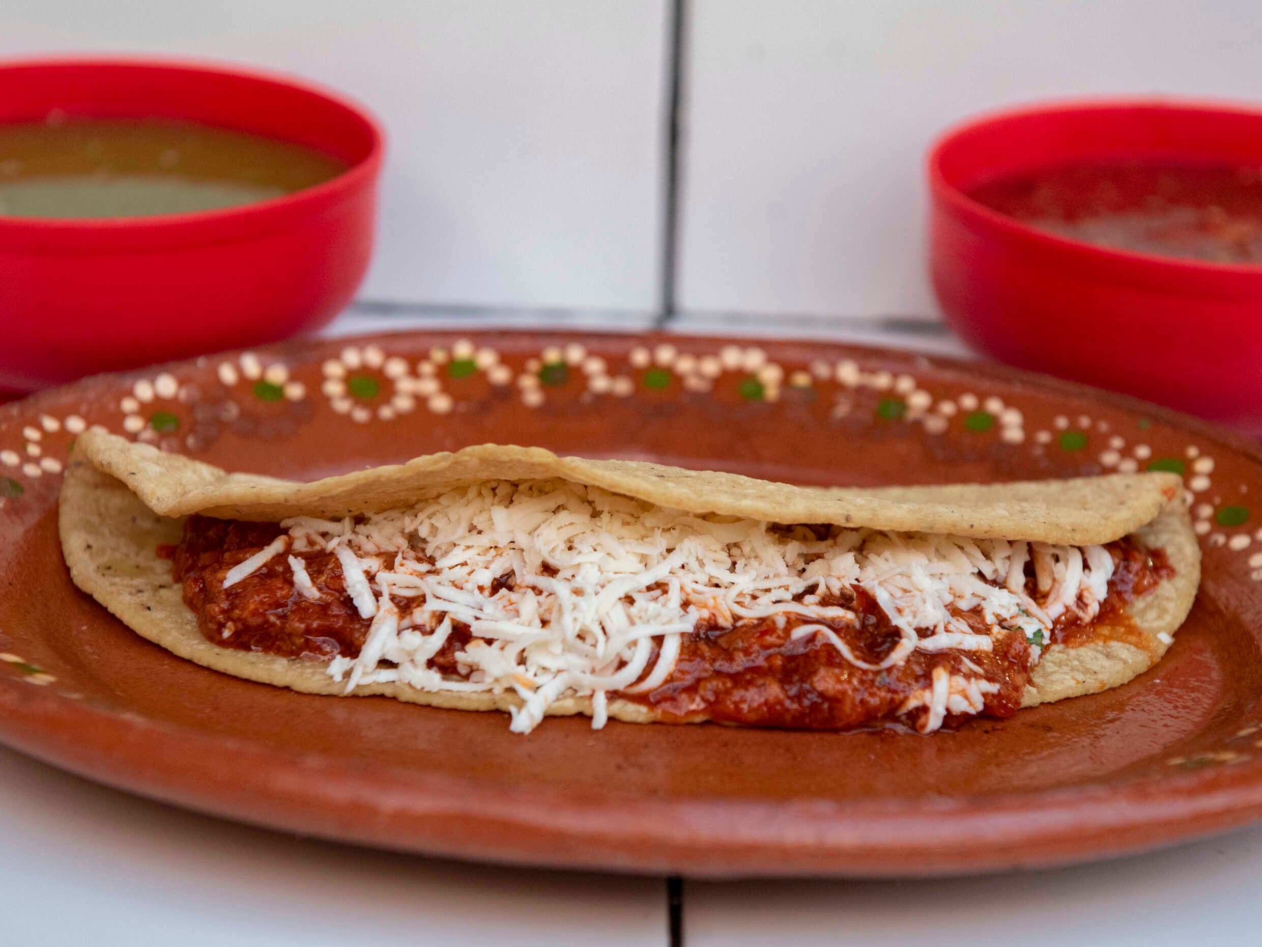 Quesadilla Chicharrón Rojo