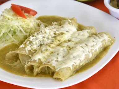 Combo Enchiladas Suizas + Agua Fresca