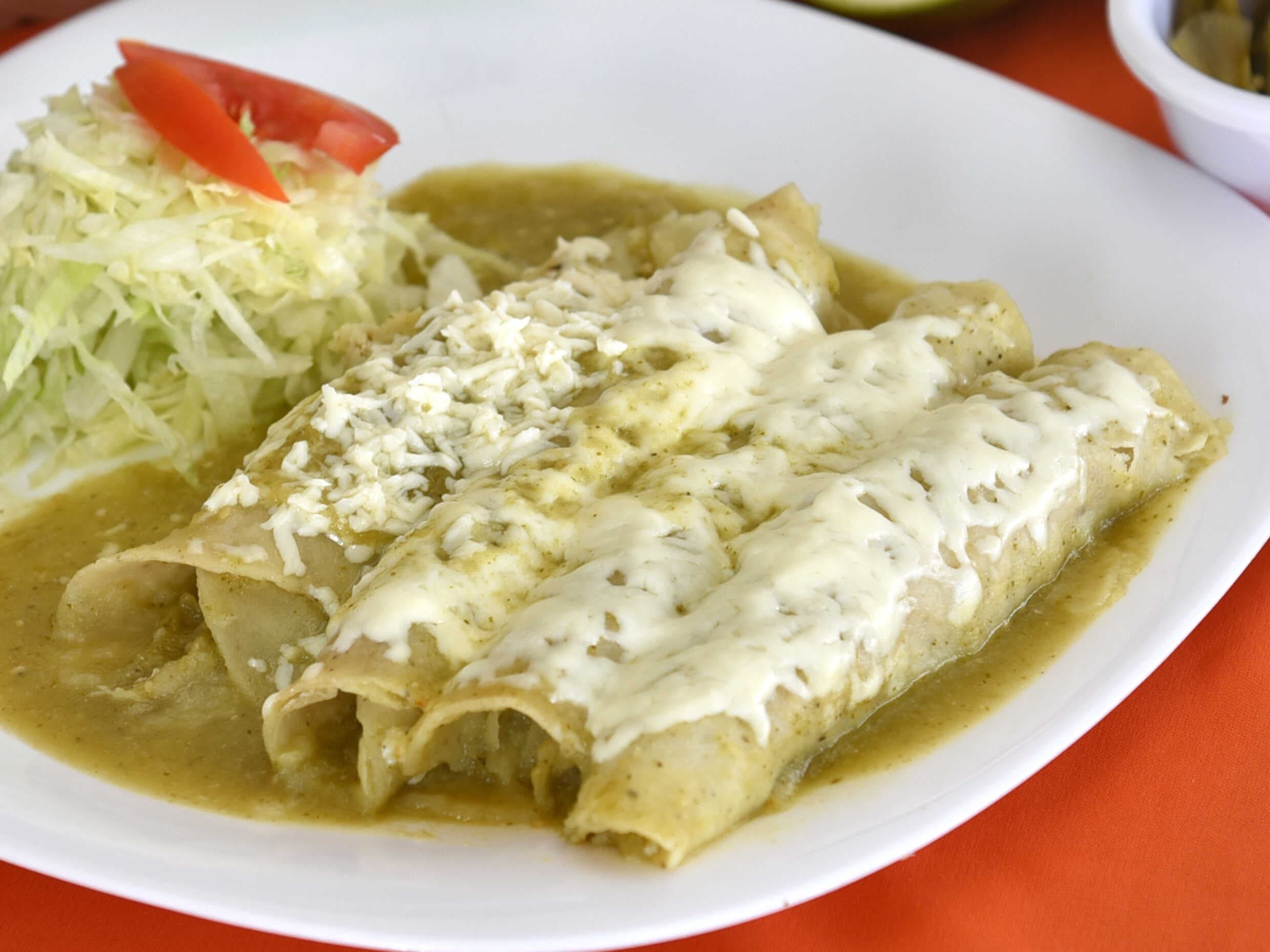 Combo Enchiladas Suizas + Agua Fresca