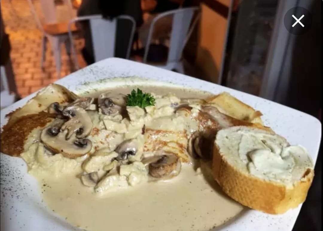 Pollo en Juliana con Champiñones