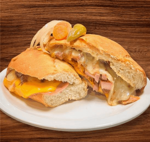 Torta de Arrachera Marinada al Carbón