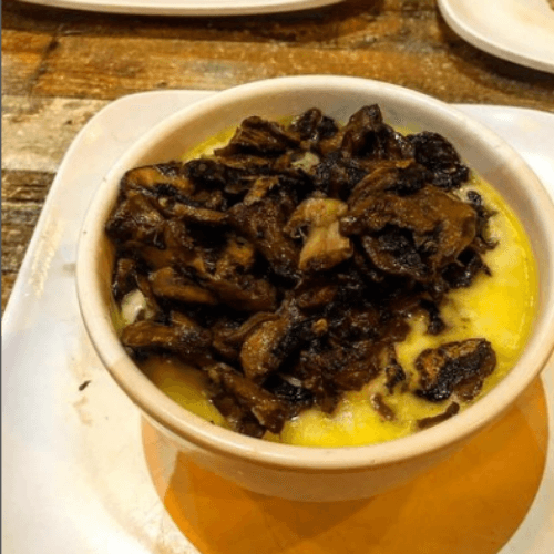 QUESO FUNDIDO CON CHAMPIÑONES