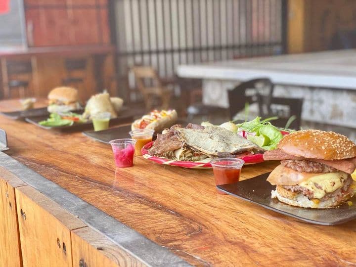 La Chingona Burger Chica