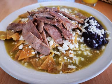 Chilaquiles con Fajitas de Res o Arrachera