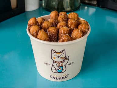 18 Mini Churros + 1 Chocolate Caliente