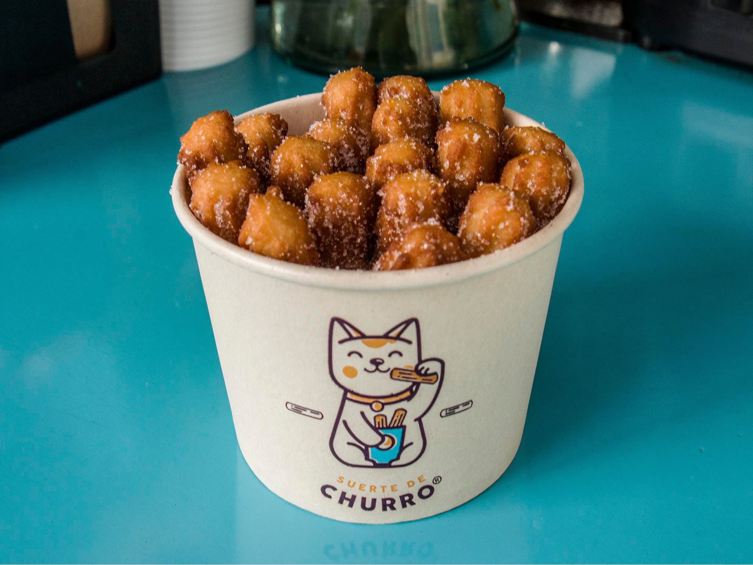 18 Mini Churros + 1 Chocolate Caliente