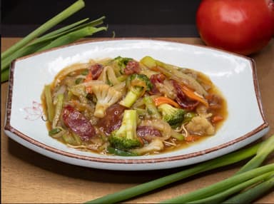 Chop Suey con Pollo, Jamón, Lechón y Camarón
