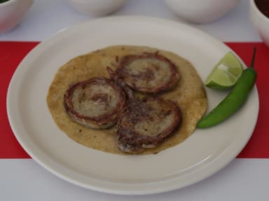 Taco de Macho Dorado con Costra de Queso