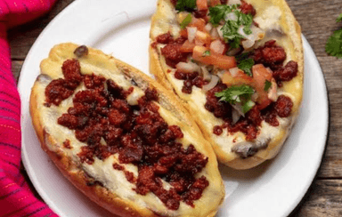 Molletes con Chorizo