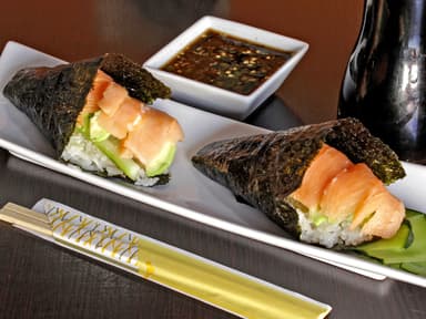 Temaki Cono Sake (Salmón fresco) 2 Piezas
