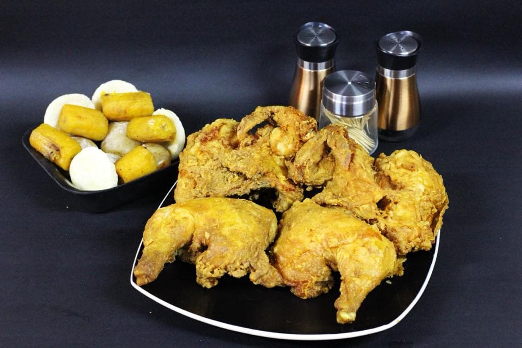 Pollo  Entero Apanado (con papa, Arepa y Maduro)