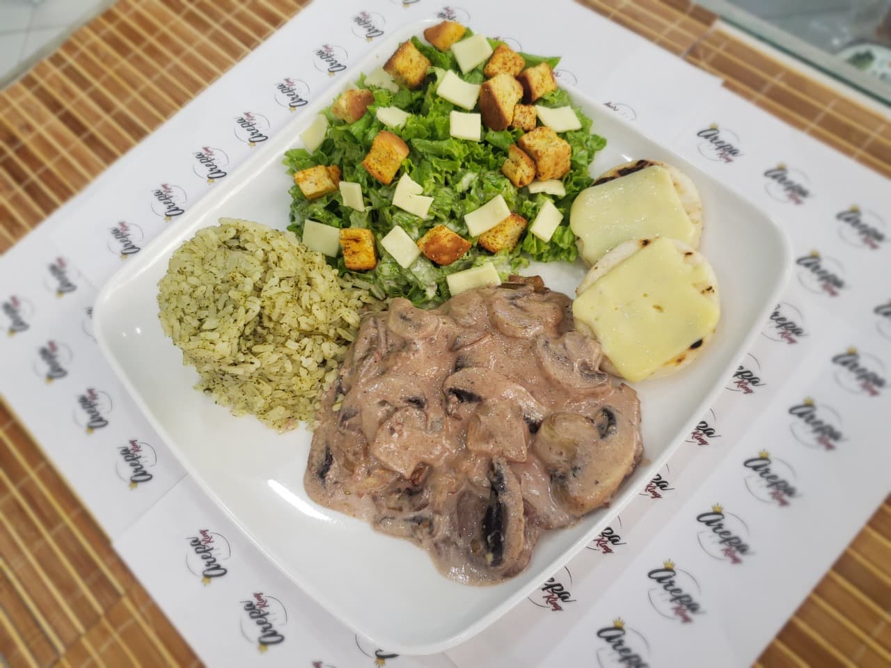Carne de Res con Champiñones